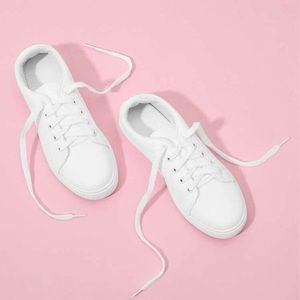White sneakers women